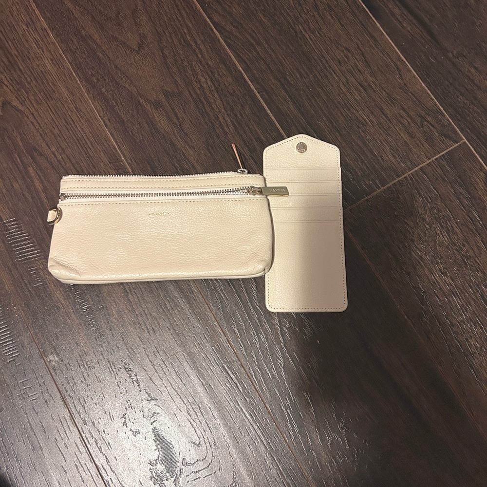Vintage Danier Cream/Ivory Genuine Leather Wallet / Mini Clutch